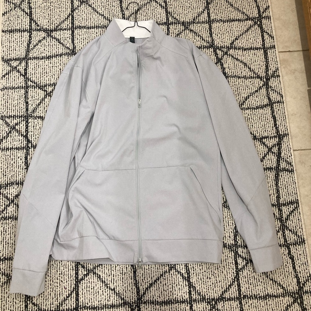 LULULEMON men’s lightweight airing jacket. Size XL